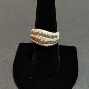 * Black & White Swirl Ring SNG .925 Sterling